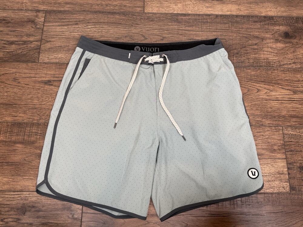 Vuori Men's Board Shorts Cruise Swim Trunks Green Polka Dots 7" Size 36 V M314